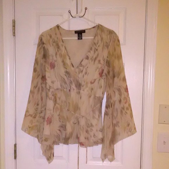 Tops - Floral cream blouse top with flowy sheer arms XL